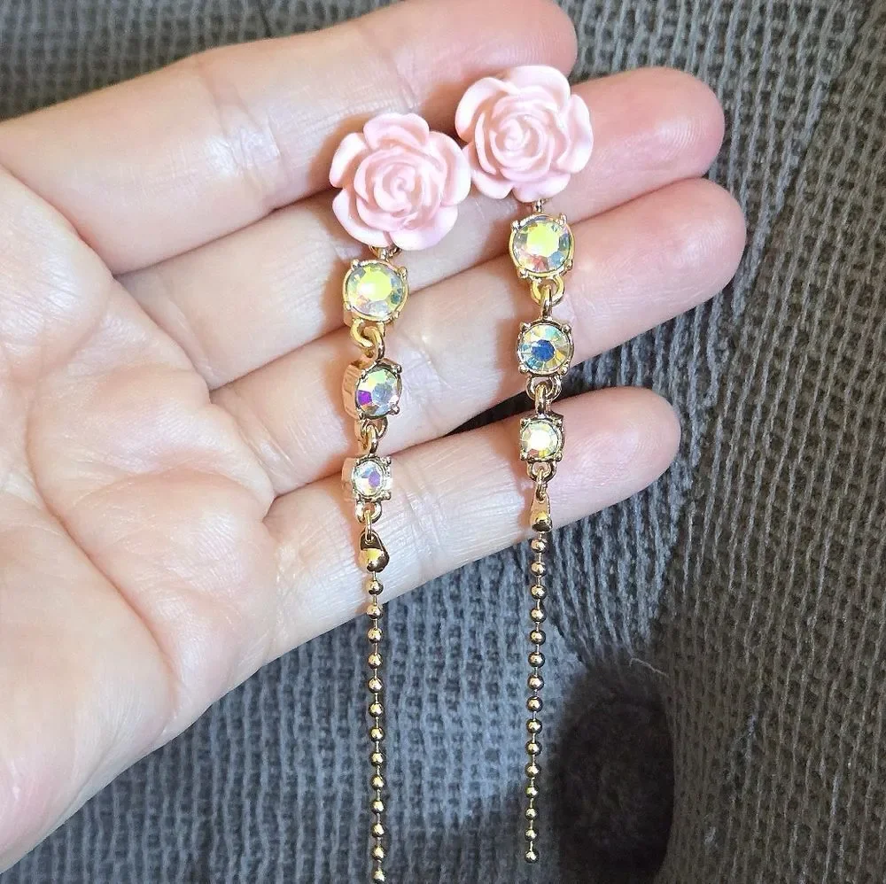 Guess❓️ Pink🩷 Rose🌹 Dangle Earrings